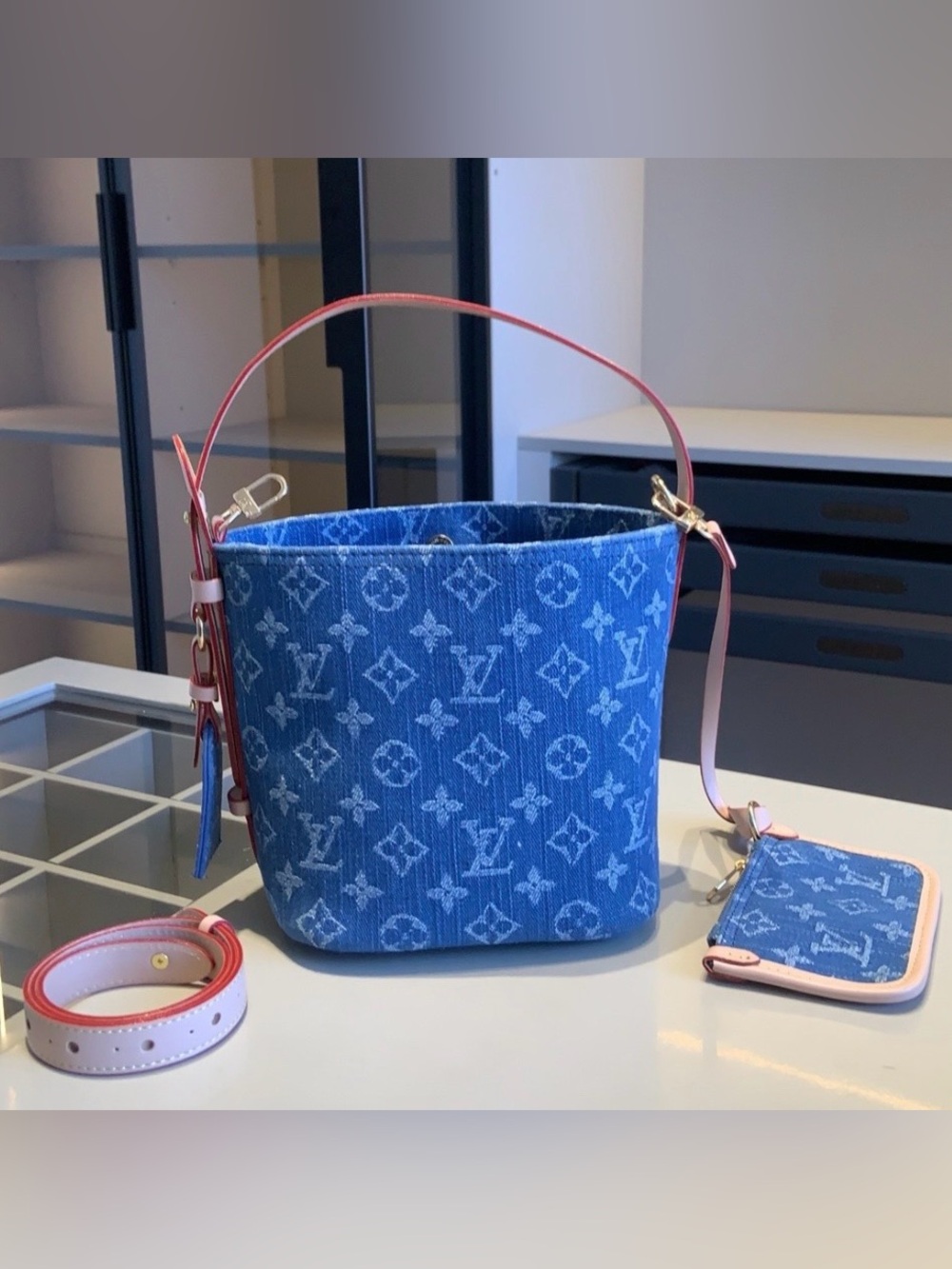 Blue Denim Bucket Bag/Crossbody/handbag with Contrast Strap & wallet/change Hdr